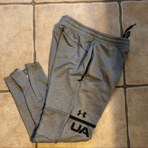 Men’s tapered Under Armour sweats